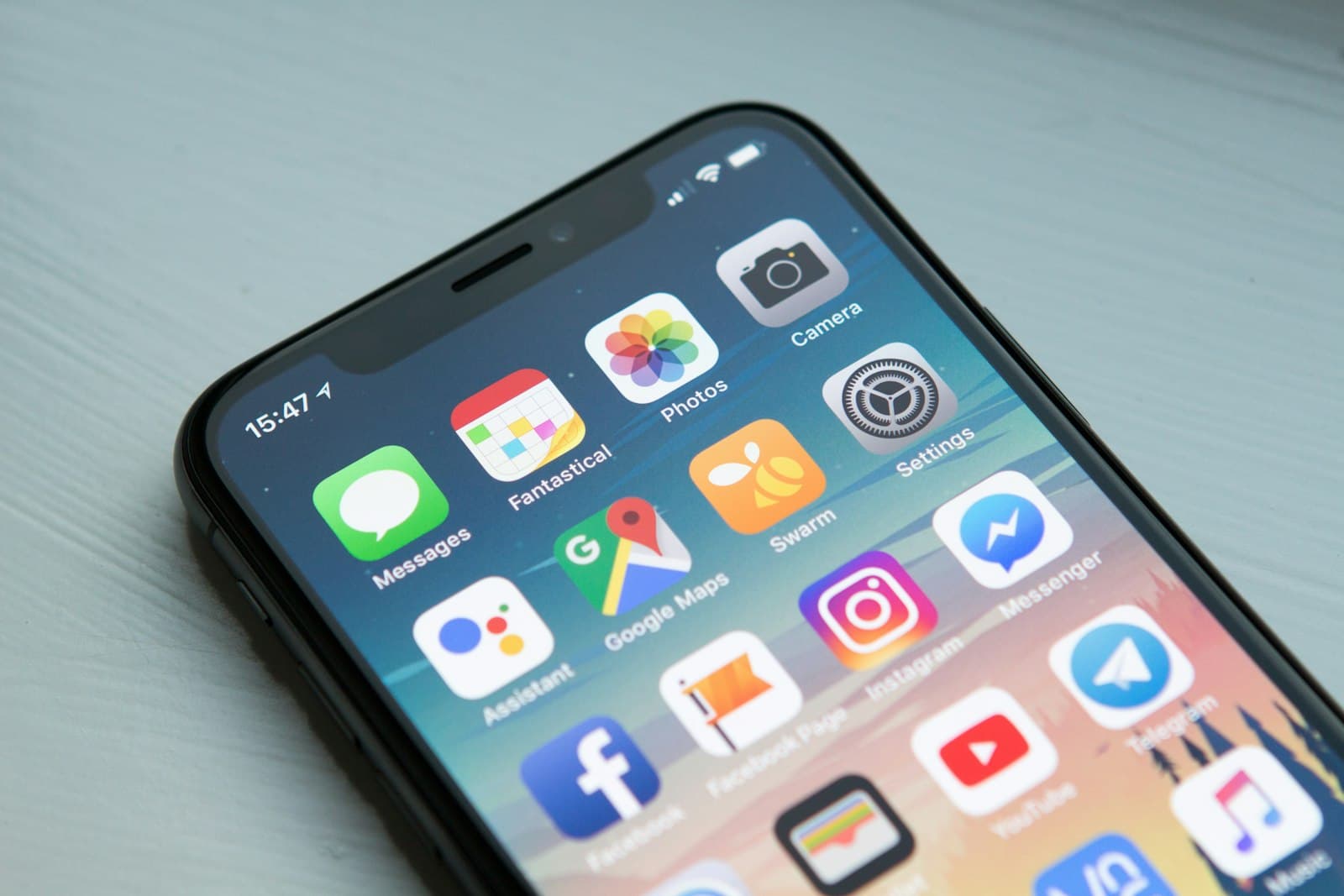 Cover for “Ecommerce website or ecommerce app: which should you build first?”